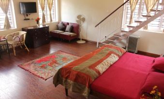 Colonels Inn - Housity