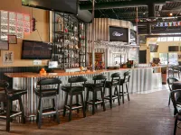 Best Western Plus Kelowna Hotel & Suites - bar