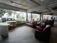 Riverine Garden Hotel Hotel di Chukai
