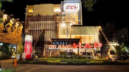 Grand Hap Hotel Отели рядом с достопримечательностью «Museum Radya Pustaka»