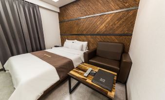 Yongin Top