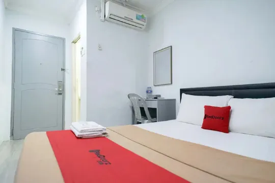 RedDoorz Near Nagoya Citywalk Batam 4