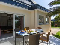 Le Triskell Hotels in Cleder