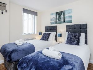 Real - Queens Serviced Apartments