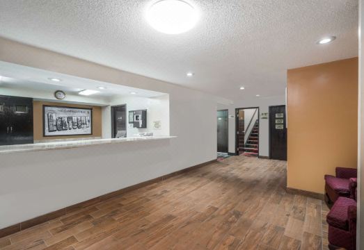 슈퍼 8 바이 윈덤 캠벨스빌 KY 로비