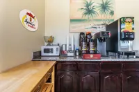 格林維爾温德姆速8酒店 - 早餐