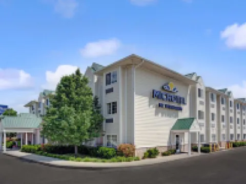 Microtel Inn & Suites by Wyndham Indianapolis Airport Hotels in Indianapolis