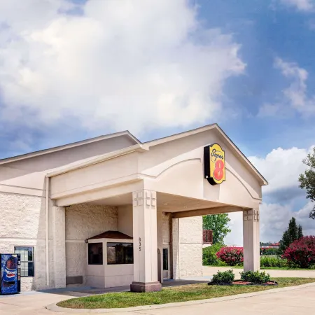 Super 8 by Wyndham Clarksville East