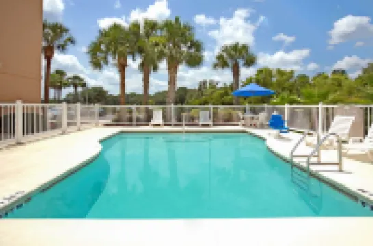 Microtel Inn & Suites by Wyndham Bushnell