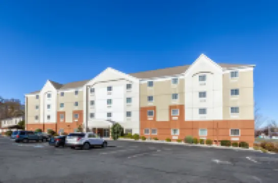 Candlewood Suites WEST SPRINGFIELD by IHG Hotel di 