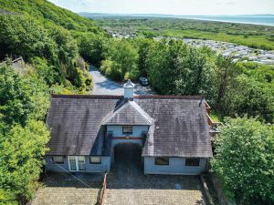 The Gatehouse - 2 Bedroom Apartment - Pendine