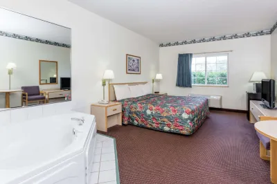 AmericInn by Wyndham Eagle River Downtown
