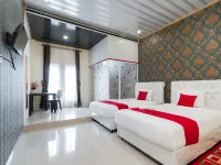 RedDoorz Syariah Near Minangkabau International Airport Hotels in Katapiang