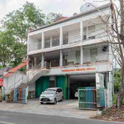 RedDoorz Syariah at Pantai Pelabuhan Ratu Hotel Exterior