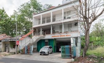 RedDoorz Syariah at Pantai Pelabuhan Ratu