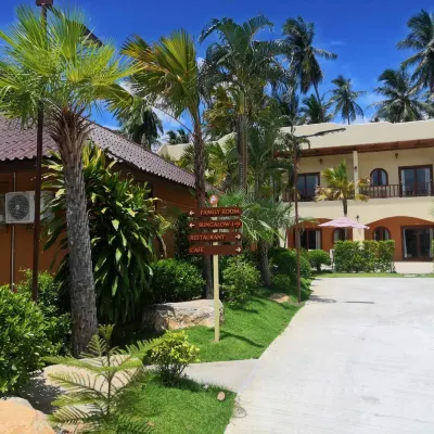 Santorini Khanom Hotels near Ao Tong Yee