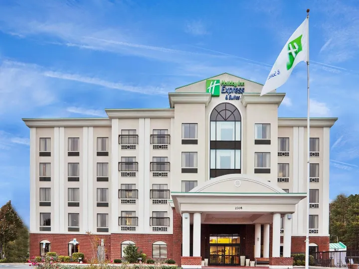 Holiday Inn Express & Suites Wilson-Downtown