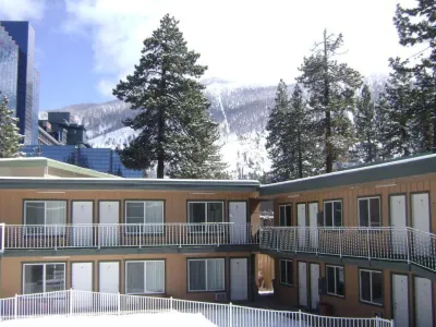 Alpine Inn & Spa Отели в г. Стейтлайн