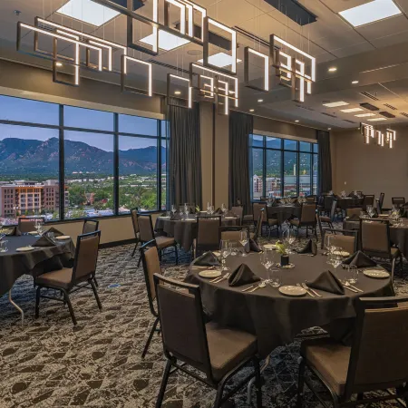 Element Colorado Springs Downtown Отели рядом с достопримечательностью «Витрина Симпич»
