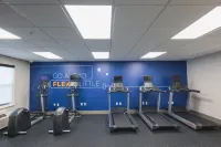 Holiday Inn Express & Suites MARQUETTE by IHG - Gym