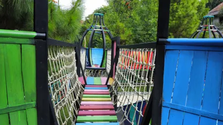 Emaki Almasoem Resort Отели рядом с достопримечательностью «Тангкубан»