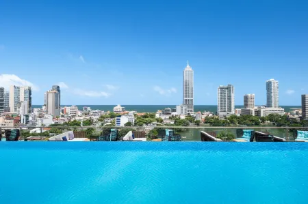 Courtyard by Marriott Colombo Отели рядом с достопримечательностью «Сема Малака»