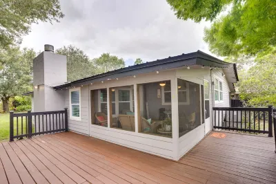 Frostproof Lakefront Home w/ Screened-in Porches!