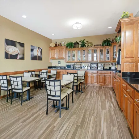 Best Western Plus Bradbury Inn  Suites