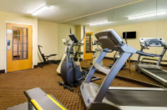 Super 8 by Wyndham Cozad