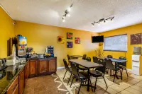 Econo Lodge - breakfast