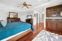 Villa Del Mar 5 Bedroom Home by RedAwning