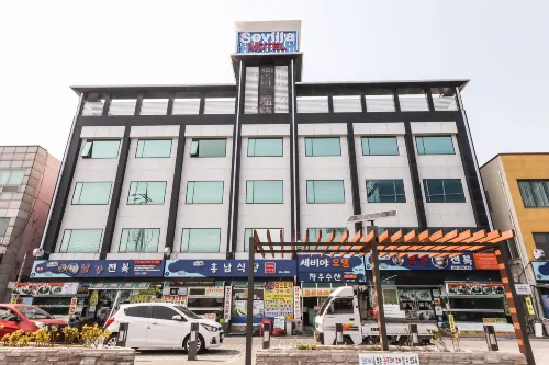 Wando Seville Hotels in Wando