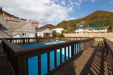 Mungyeong Saejaero Pension Отели рядом с достопримечательностью «Mungyeong Saejae»