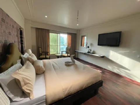 The Saga Hotel Hotel dekat Hauz Khas Village