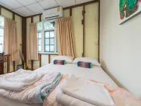 Nang Ta Yon @ Ban Thap Chang Hostel