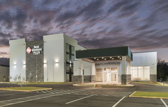 Best Western Plus Mobile Inn  Suites