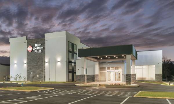 Best Western Plus Mobile Inn Suites