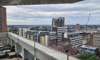 Lovely, Entire 2 Bedroom New Apartmnt in London