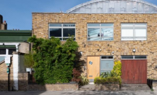 3. 더 럭셔리 인..