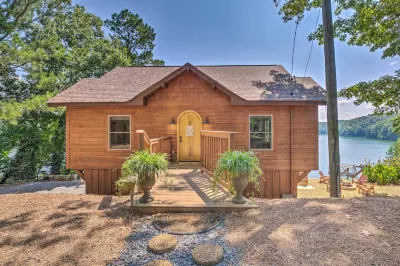 Beautiful Lakefront Studio: Dock, Fire Pit, Kayak فنادق في بارتو كاونتي