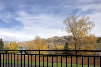 Holiday Inn STEAMBOAT SPRINGS by IHG - Mountain view
