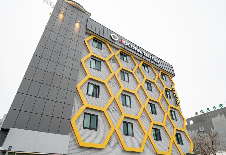 속초 96 준 호텔 로비