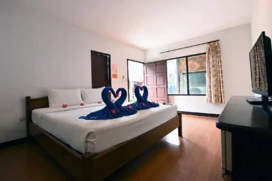 ห้องสแตนดาร์ดเตียงควีนไซส์พร้อมระเบียง-ห้องปลอดบุหรี่