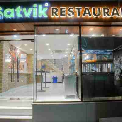 Pearl Courtyard Hotel Exterior