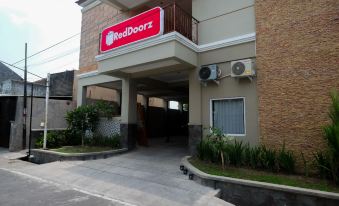 RedDoorz Syariah @ Klodran Solo