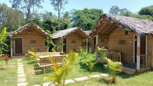 Island Vibes Hotels in Sanapur