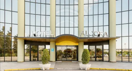 Ilunion Alcora Sevilla Отели рядом с достопримечательностью «SALA FANTASIA»