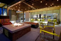 Home2 Suites by Hilton Wichita Downtown Delano - parking
