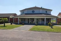 Eqynox Hôtel (Ex Castor Hôtel) Hôtels à proximité de : La Marne