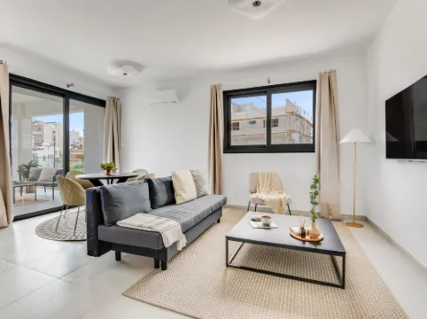 Sanders Triple - Lovely 1-Bdr. Apt. with Balcony